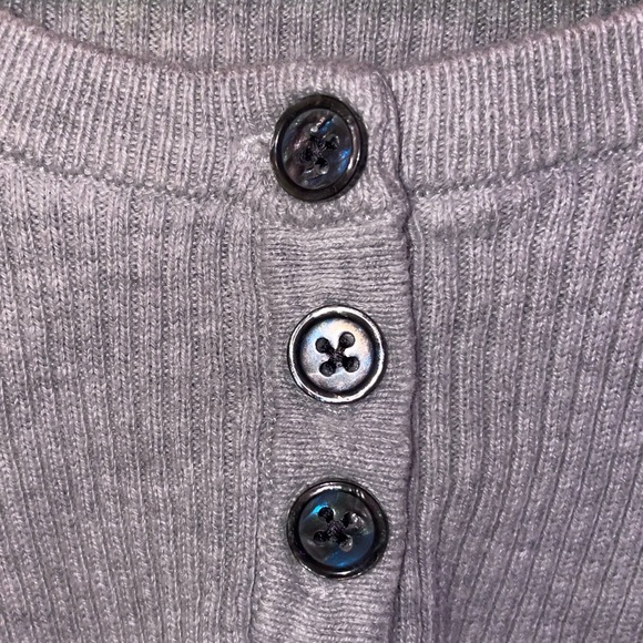 AMERICAN EAGLE GRAY LONG SLEEVE - Picture 2 of 4